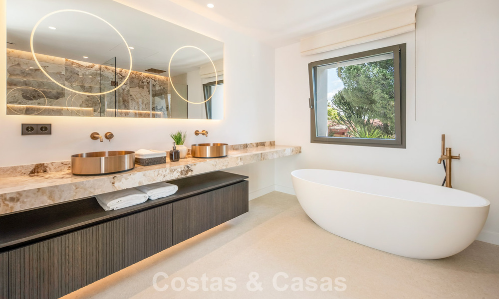 Villa de luxe méditerranéenne moderne à vendre dans une résidence sécurisée à Marbella - Benahavís 800449