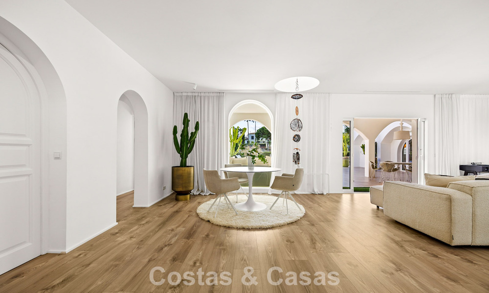 Villa de luxe méditerranéenne de plain-pied à vendre en première ligne de golf à Guadalmina, Marbella 800561