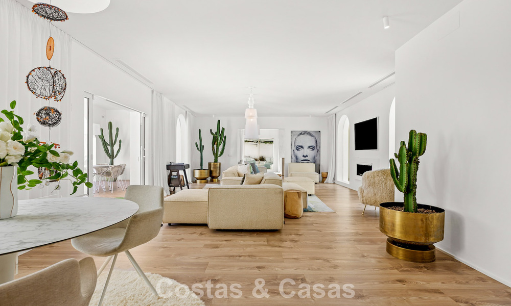 Villa de luxe méditerranéenne de plain-pied à vendre en première ligne de golf à Guadalmina, Marbella 800582
