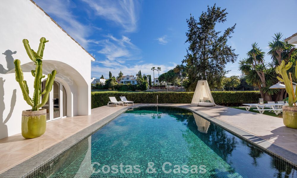 Villa de luxe méditerranéenne de plain-pied à vendre en première ligne de golf à Guadalmina, Marbella 800598