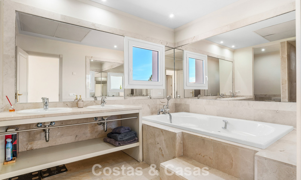 Spacieuse villa de style architectural espagnol moderne avec vue imprenable sur la mer à vendre à Manilva, Costa del Sol 800632