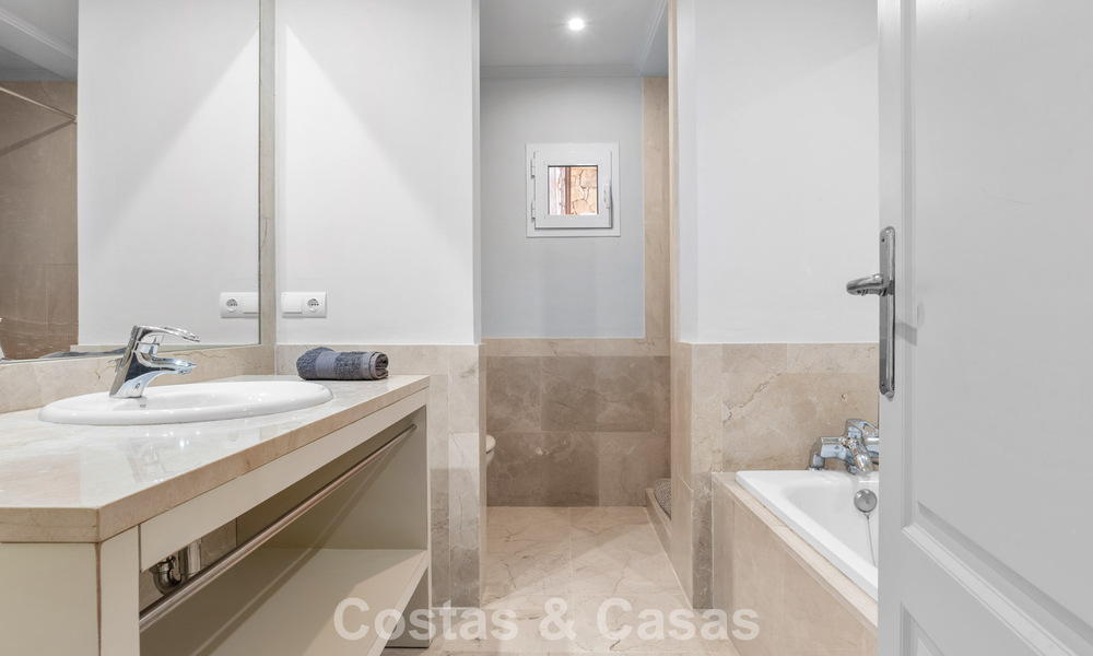 Spacieuse villa de style architectural espagnol moderne avec vue imprenable sur la mer à vendre à Manilva, Costa del Sol 800658
