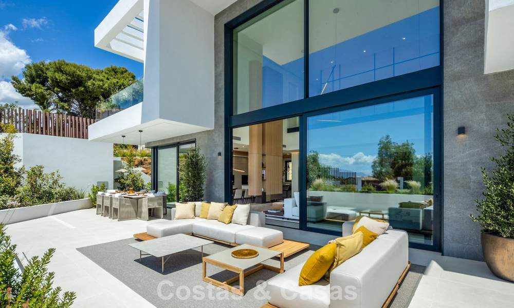 Villa de luxe haut de gamme au design minimaliste à vendre dans une résidence sécurisée à l’est du centre de Marbella 800675
