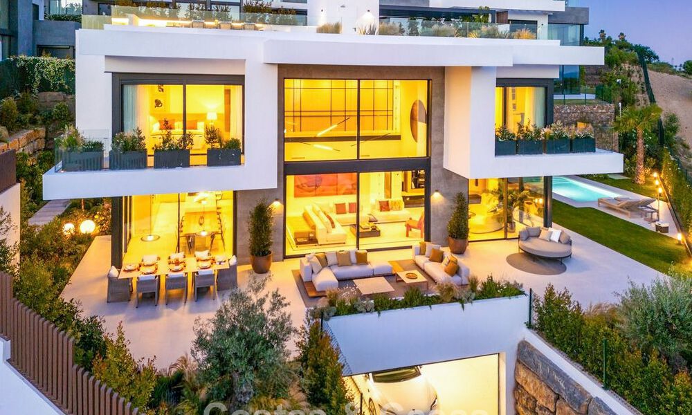 Villa de luxe haut de gamme au design minimaliste à vendre dans une résidence sécurisée à l’est du centre de Marbella 800676