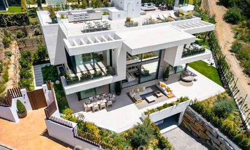 Villa de luxe haut de gamme au design minimaliste à vendre dans une résidence sécurisée à l’est du centre de Marbella 800678