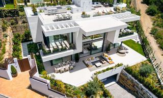 Villa de luxe haut de gamme au design minimaliste à vendre dans une résidence sécurisée à l’est du centre de Marbella 800678