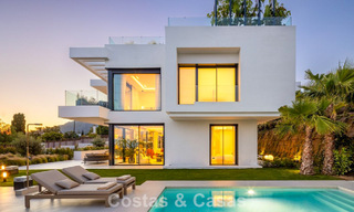 Villa de luxe haut de gamme au design minimaliste à vendre dans une résidence sécurisée à l’est du centre de Marbella 800680 