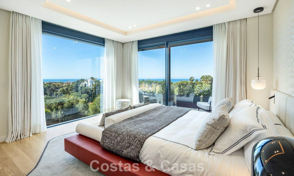 Villa de luxe haut de gamme au design minimaliste à vendre dans une résidence sécurisée à l’est du centre de Marbella 800683