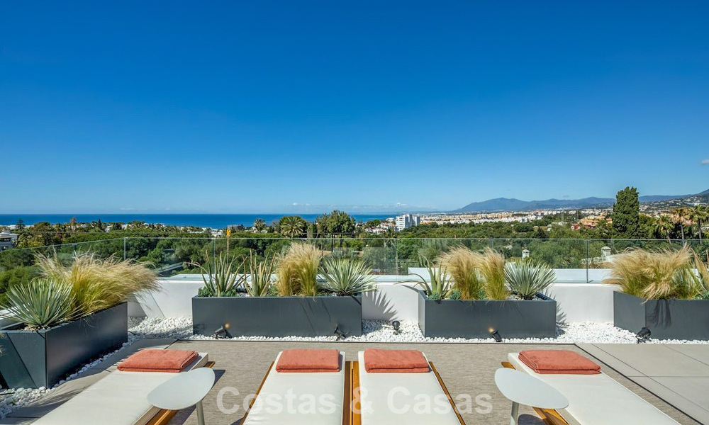 Villa de luxe haut de gamme au design minimaliste à vendre dans une résidence sécurisée à l’est du centre de Marbella 800685