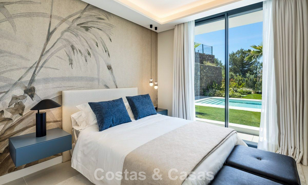 Villa de luxe haut de gamme au design minimaliste à vendre dans une résidence sécurisée à l’est du centre de Marbella 800690