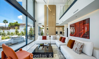 Villa de luxe haut de gamme au design minimaliste à vendre dans une résidence sécurisée à l’est du centre de Marbella 800695 