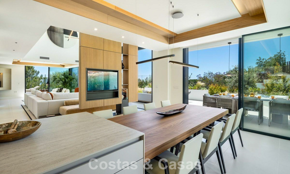 Villa de luxe haut de gamme au design minimaliste à vendre dans une résidence sécurisée à l’est du centre de Marbella 800697