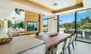 Villa de luxe haut de gamme au design minimaliste à vendre dans une résidence sécurisée à l’est du centre de Marbella 800697 