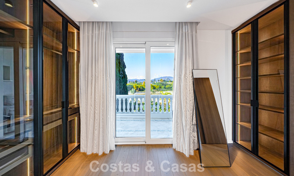 Appartement à vendre, en première ligne de plage au sein du complexe cinq étoiles Las Dunas Park, Marbella - Estepona 800867