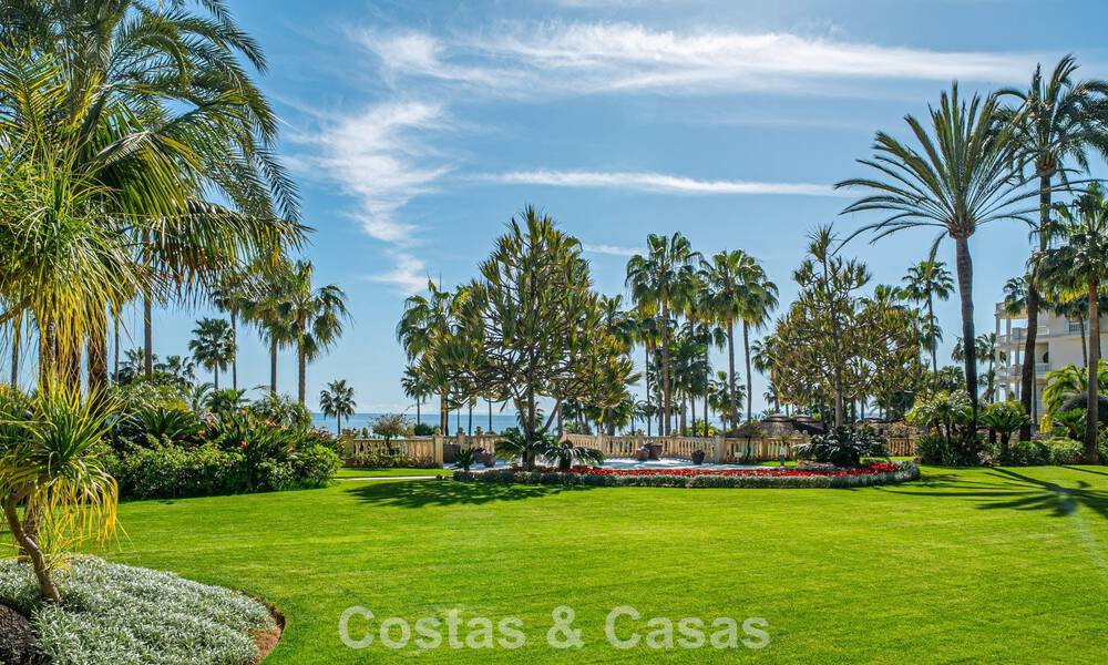 Appartement à vendre, en première ligne de plage au sein du complexe cinq étoiles Las Dunas Park, Marbella - Estepona 800868