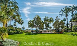 Appartement à vendre, en première ligne de plage au sein du complexe cinq étoiles Las Dunas Park, Marbella - Estepona 800868 
