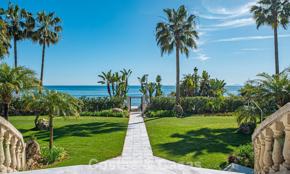 Appartement à vendre, en première ligne de plage au sein du complexe cinq étoiles Las Dunas Park, Marbella - Estepona 800870