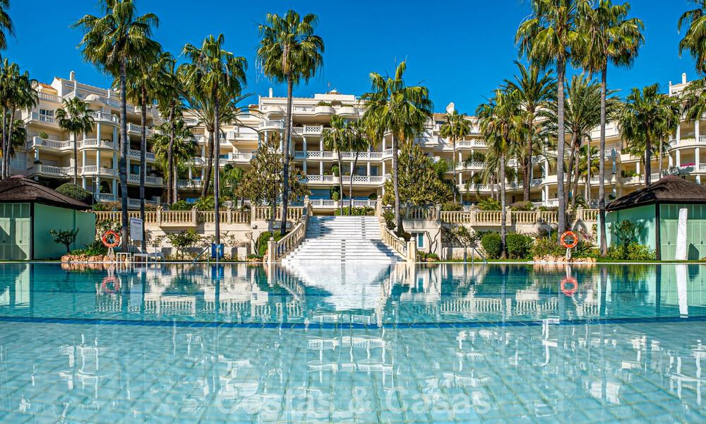 Appartement à vendre, en première ligne de plage au sein du complexe cinq étoiles Las Dunas Park, Marbella - Estepona 800873
