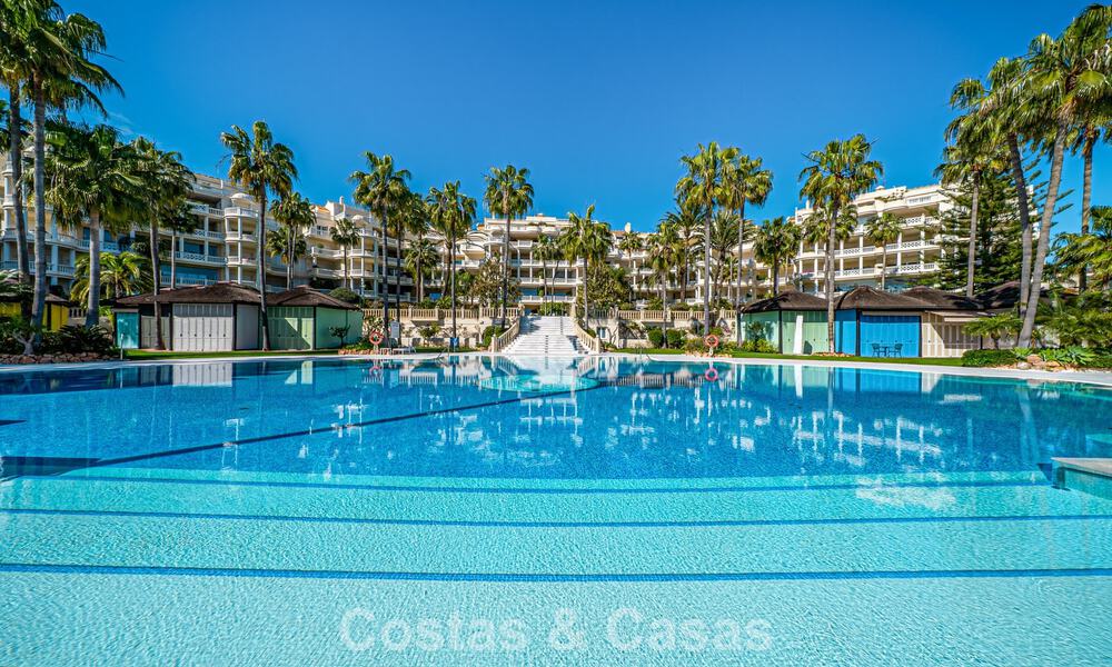 Appartement à vendre, en première ligne de plage au sein du complexe cinq étoiles Las Dunas Park, Marbella - Estepona 800874