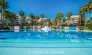 Appartement à vendre, en première ligne de plage au sein du complexe cinq étoiles Las Dunas Park, Marbella - Estepona 800874 