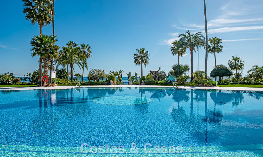 Appartement à vendre, en première ligne de plage au sein du complexe cinq étoiles Las Dunas Park, Marbella - Estepona 800875
