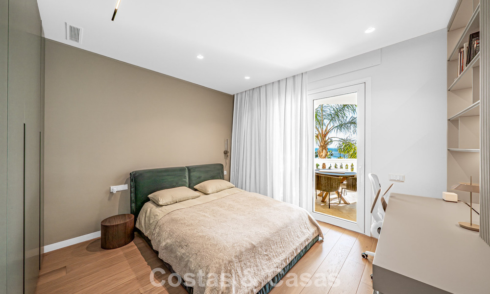 Appartement à vendre, en première ligne de plage au sein du complexe cinq étoiles Las Dunas Park, Marbella - Estepona 800879