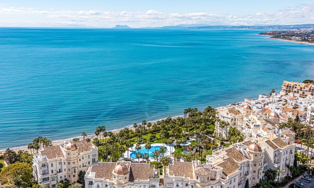 Appartement à vendre, en première ligne de plage au sein du complexe cinq étoiles Las Dunas Park, Marbella - Estepona 800888