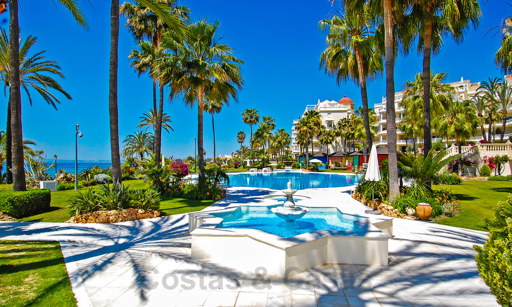 Appartement à vendre, en première ligne de plage au sein du complexe cinq étoiles Las Dunas Park, Marbella - Estepona 801017