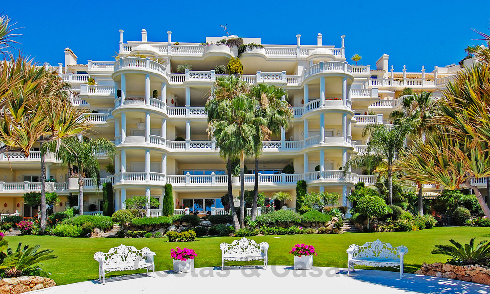 Appartement à vendre, en première ligne de plage au sein du complexe cinq étoiles Las Dunas Park, Marbella - Estepona 801019