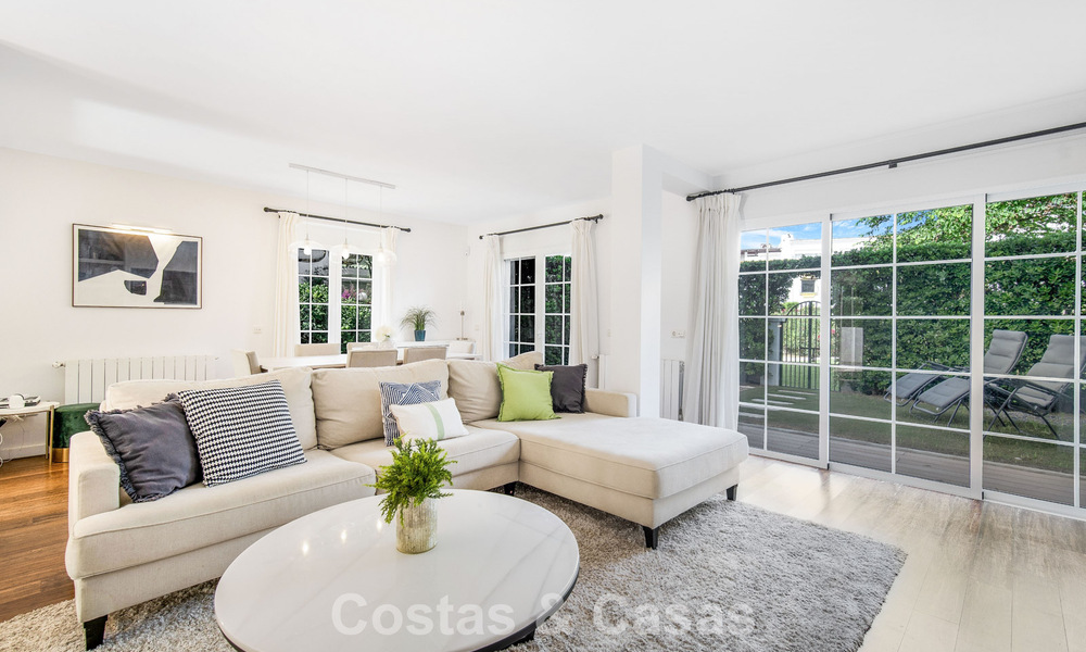 Maison de ville de 4 chambres à vendre avec vue sur la mer, en première ligne de plage sur la Golden Mile de Marbella 800834