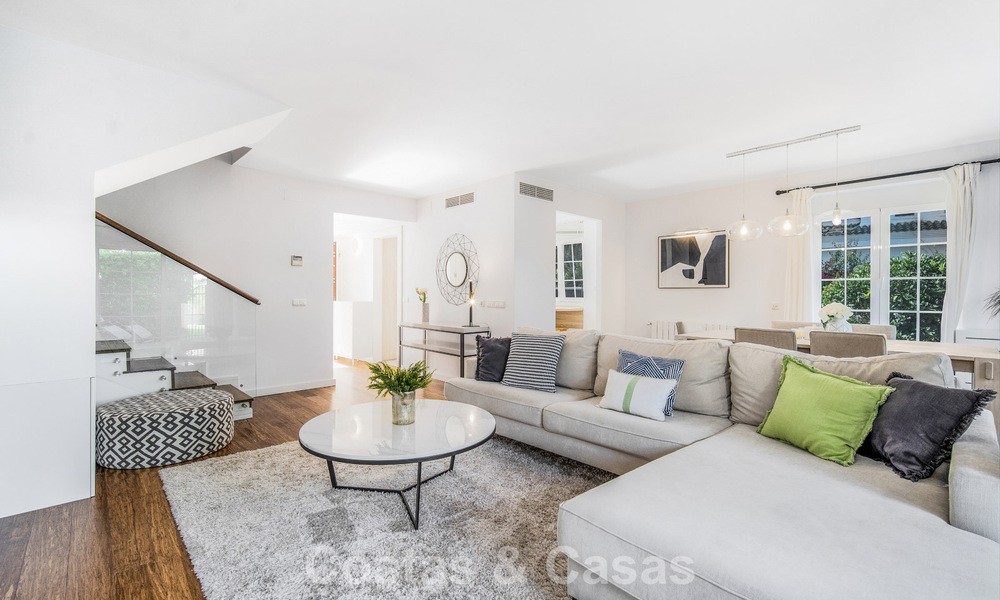 Maison de ville de 4 chambres à vendre avec vue sur la mer, en première ligne de plage sur la Golden Mile de Marbella 800835