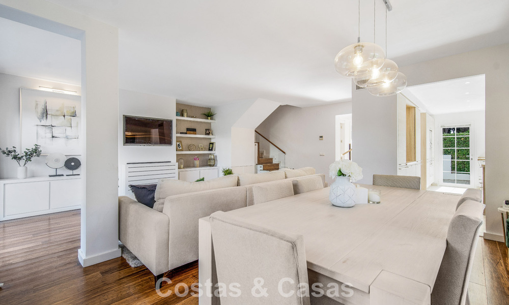Maison de ville de 4 chambres à vendre avec vue sur la mer, en première ligne de plage sur la Golden Mile de Marbella 800836
