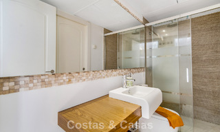 Maison de ville de 4 chambres à vendre avec vue sur la mer, en première ligne de plage sur la Golden Mile de Marbella 800840 