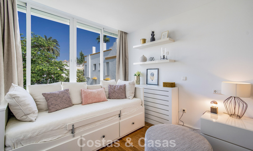 Maison de ville de 4 chambres à vendre avec vue sur la mer, en première ligne de plage sur la Golden Mile de Marbella 800842