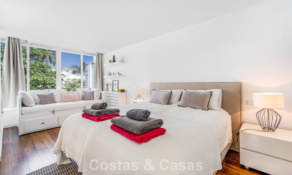 Maison de ville de 4 chambres à vendre avec vue sur la mer, en première ligne de plage sur la Golden Mile de Marbella 800846
