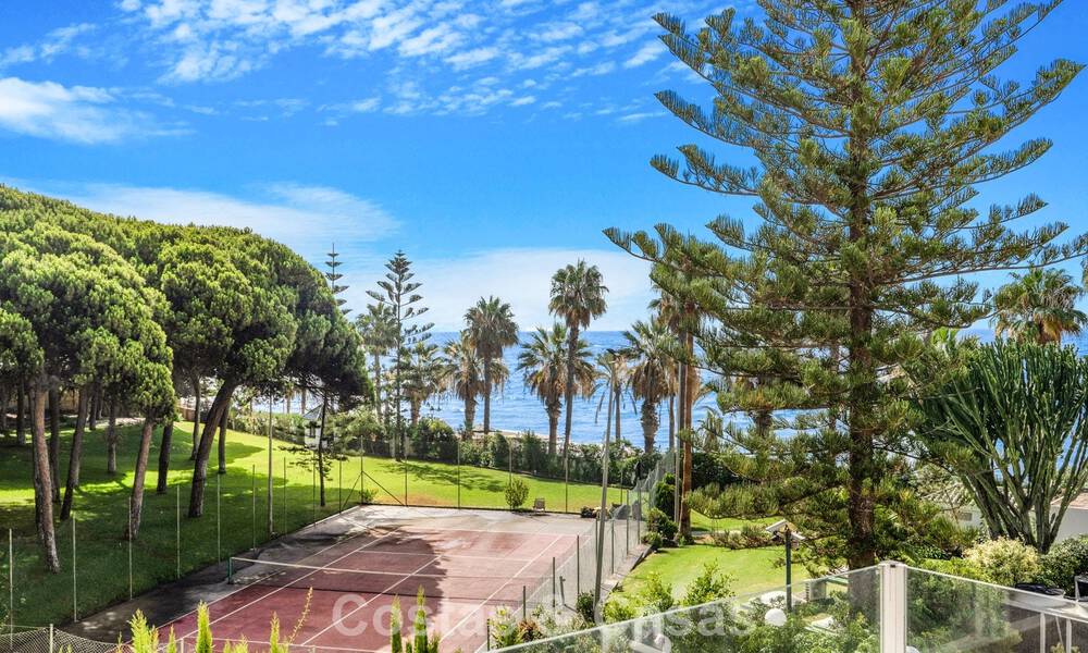 Maison de ville de 4 chambres à vendre avec vue sur la mer, en première ligne de plage sur la Golden Mile de Marbella 800847