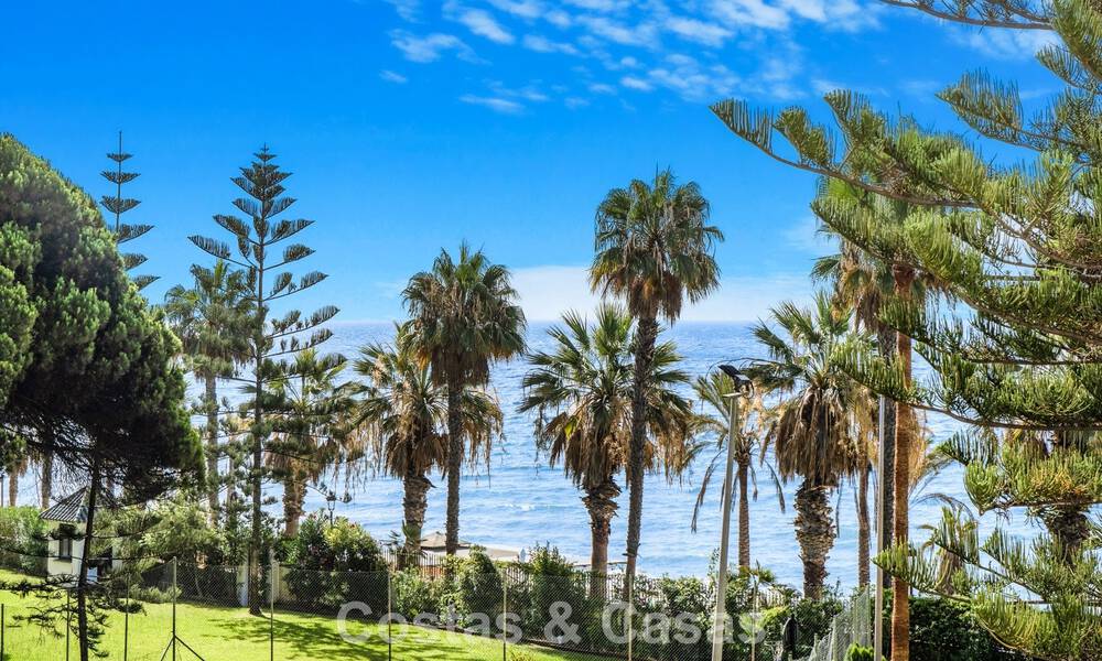 Maison de ville de 4 chambres à vendre avec vue sur la mer, en première ligne de plage sur la Golden Mile de Marbella 800848