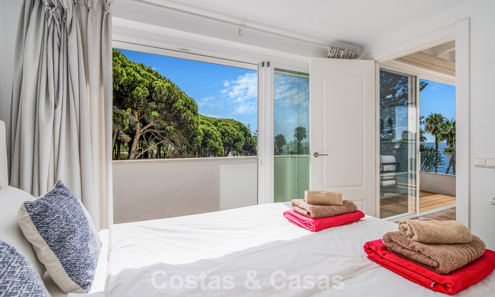 Maison de ville de 4 chambres à vendre avec vue sur la mer, en première ligne de plage sur la Golden Mile de Marbella 800855