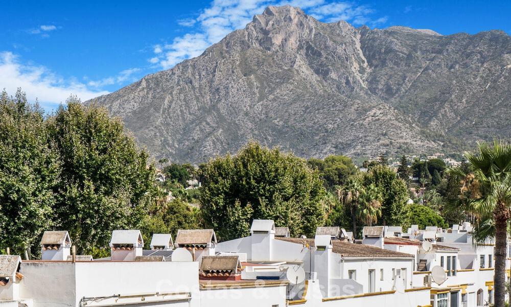 Maison de ville de 4 chambres à vendre avec vue sur la mer, en première ligne de plage sur la Golden Mile de Marbella 800858