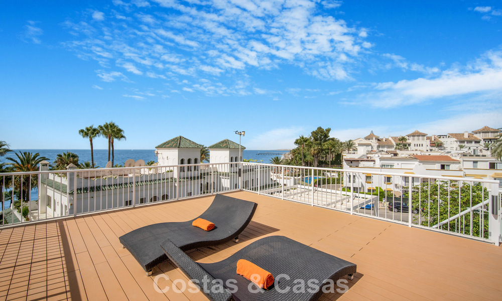 Maison de ville de 4 chambres à vendre avec vue sur la mer, en première ligne de plage sur la Golden Mile de Marbella 800859