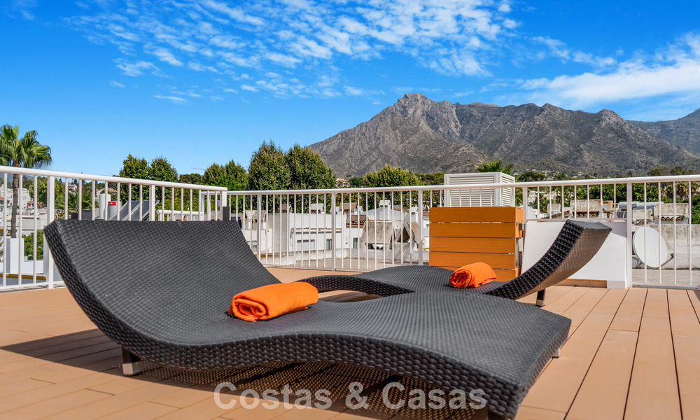 Maison de ville de 4 chambres à vendre avec vue sur la mer, en première ligne de plage sur la Golden Mile de Marbella 800860