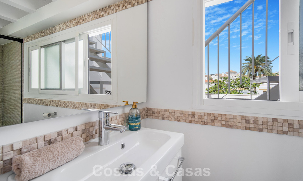 Maison de ville de 4 chambres à vendre avec vue sur la mer, en première ligne de plage sur la Golden Mile de Marbella 800862