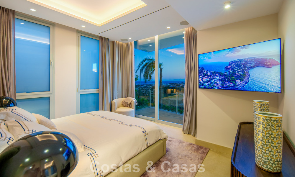 Villa contemporaine de luxe à vendre avec vues panoramiques sur la montagne et la mer à Nueva Andalucía, Marbella 800892
