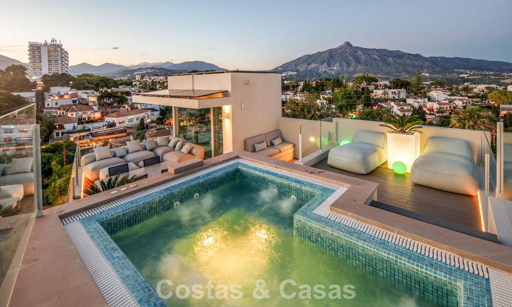 Villa contemporaine de luxe à vendre avec vues panoramiques sur la montagne et la mer à Nueva Andalucía, Marbella 800894