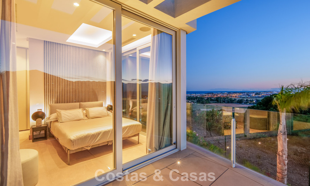Villa contemporaine de luxe à vendre avec vues panoramiques sur la montagne et la mer à Nueva Andalucía, Marbella 800895