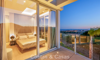 Villa contemporaine de luxe à vendre avec vues panoramiques sur la montagne et la mer à Nueva Andalucía, Marbella 800895 