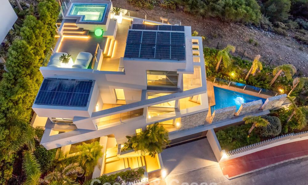 Villa contemporaine de luxe à vendre avec vues panoramiques sur la montagne et la mer à Nueva Andalucía, Marbella 800896