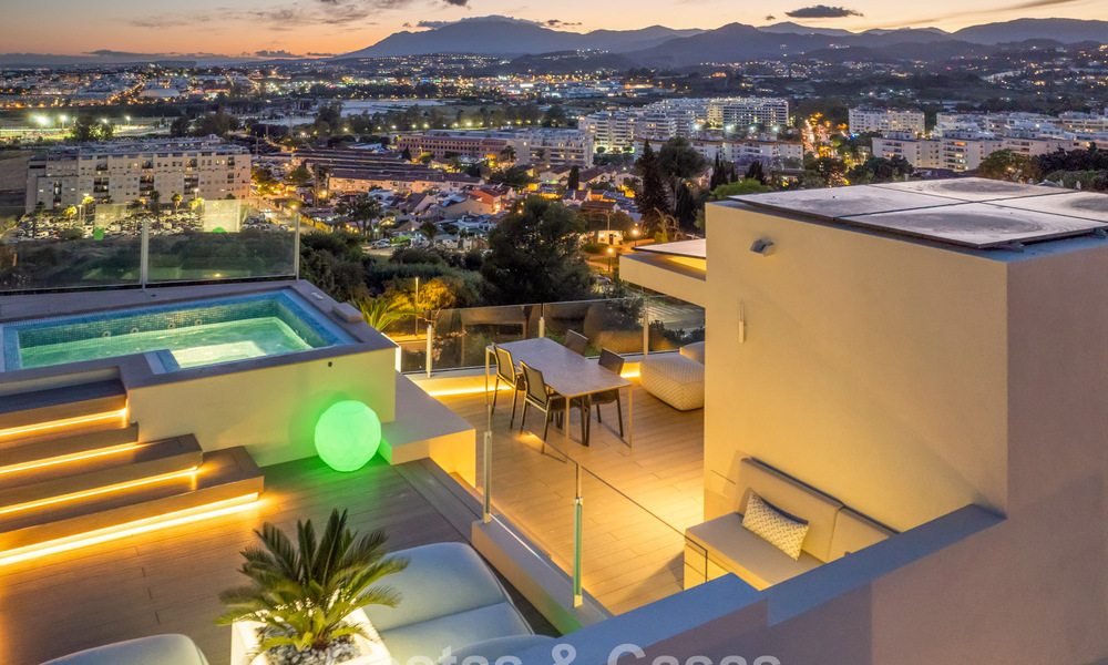 Villa contemporaine de luxe à vendre avec vues panoramiques sur la montagne et la mer à Nueva Andalucía, Marbella 800898