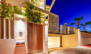 Villa contemporaine de luxe à vendre avec vues panoramiques sur la montagne et la mer à Nueva Andalucía, Marbella 800902 