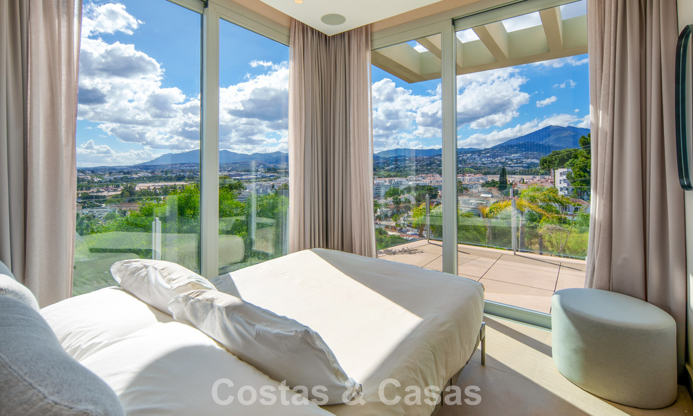 Villa contemporaine de luxe à vendre avec vues panoramiques sur la montagne et la mer à Nueva Andalucía, Marbella 800904